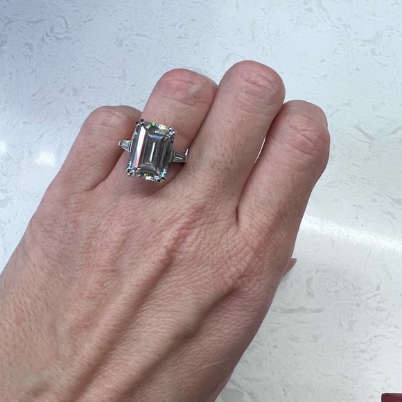 Berricle emerald cut cubic zirconia statement ring size 5. - Picture 3 of 4